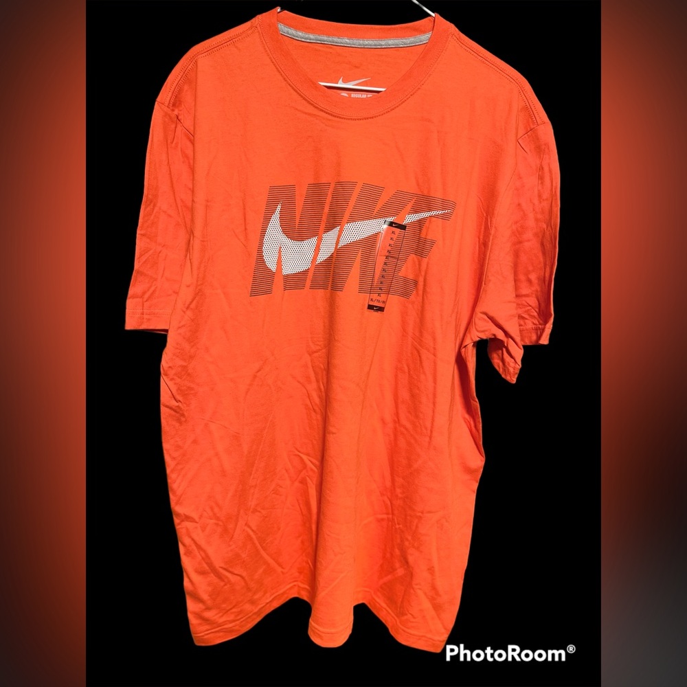 NIKE T SHIRT NEW WITH TAGS SIZE XL